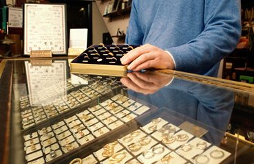 Gold knowledge - a gold buyer's checklist Gold knowledge - a gold buyer's checklist
