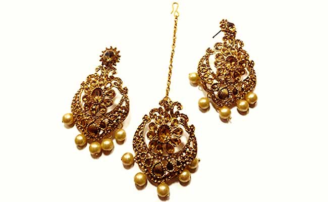 Jadau Earrings In Gold Jadau Earrings In Gold