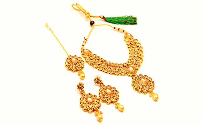 Jadau Set in Gold Jadau Set in Gold